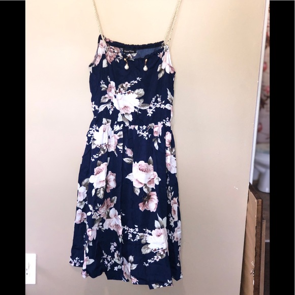 Xuan Ying Floral Print Dress - Picture 1 of 4